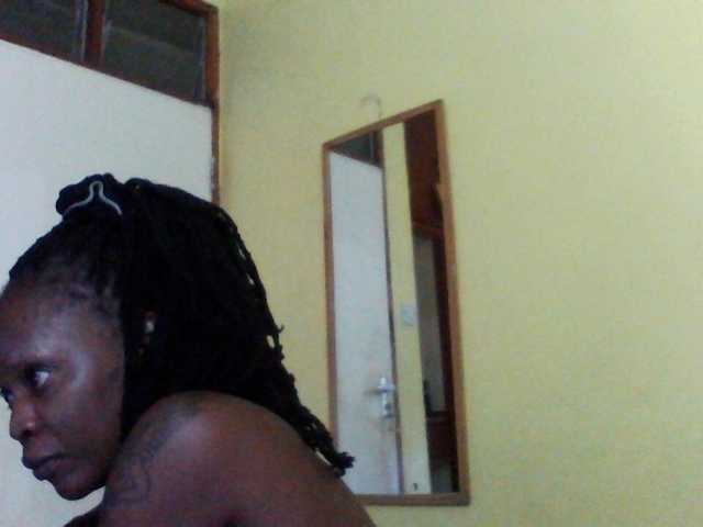 Princessmiles webcam bongacams model stream image