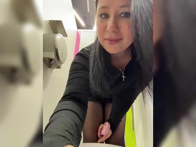 -Dirty-Bitch's BongaCams show and profile