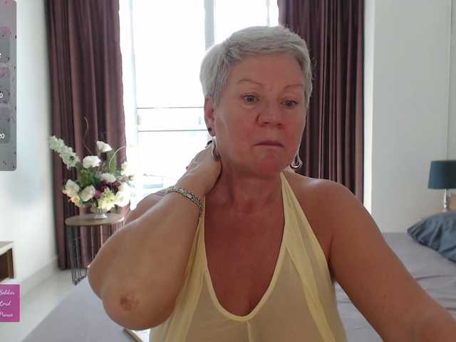 roxana-brooks's BongaCams show and profile