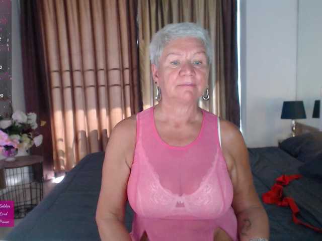 go to chat with roxana-brooks