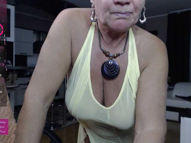 roxana-brooks's BongaCams show and profile