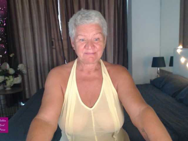 roxana-brooks's BongaCams show and profile