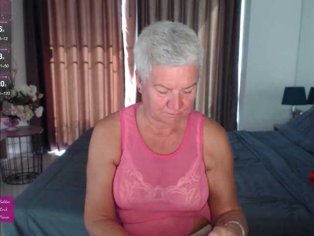 roxana-brooks's BongaCams show and profile