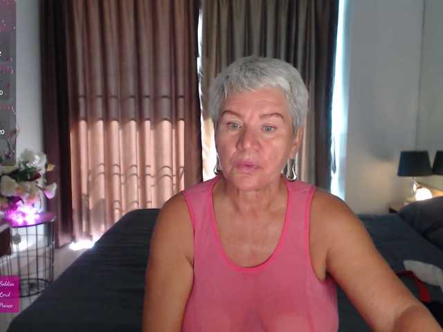 roxana-brooks's BongaCams show and profile