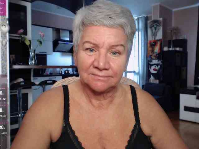 webcam strip Roxana-brooks