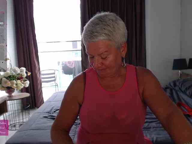 roxana-brooks Live Webcam on BongaCams