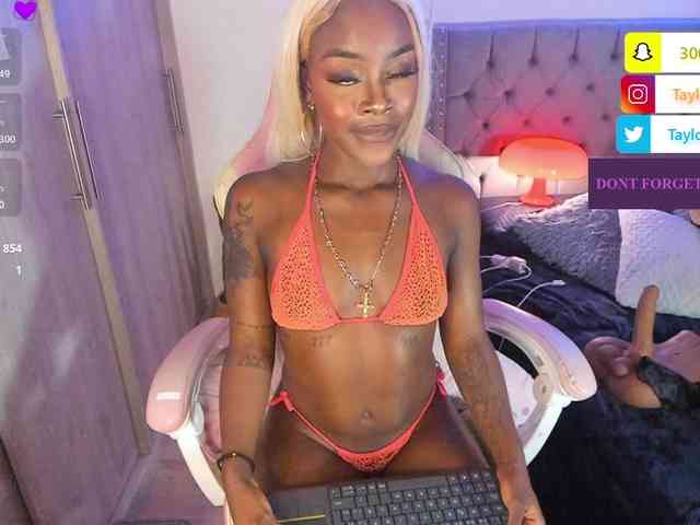 Miss-west webcam