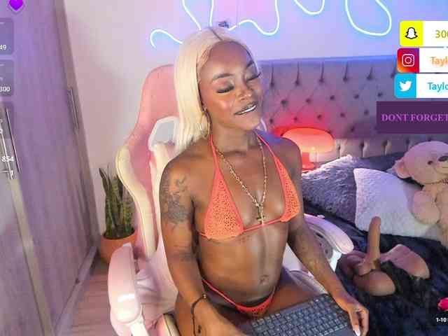 Miss-west webcam