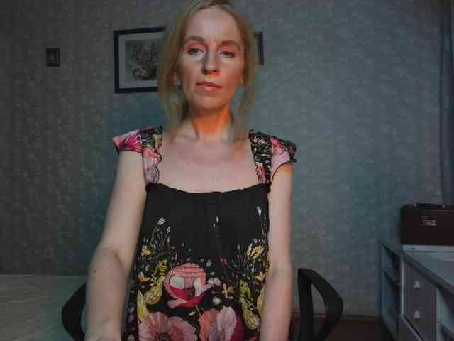 Shaved white, Shaved mature, Full privates for 90 tokens, Privates for 60 8..., 0