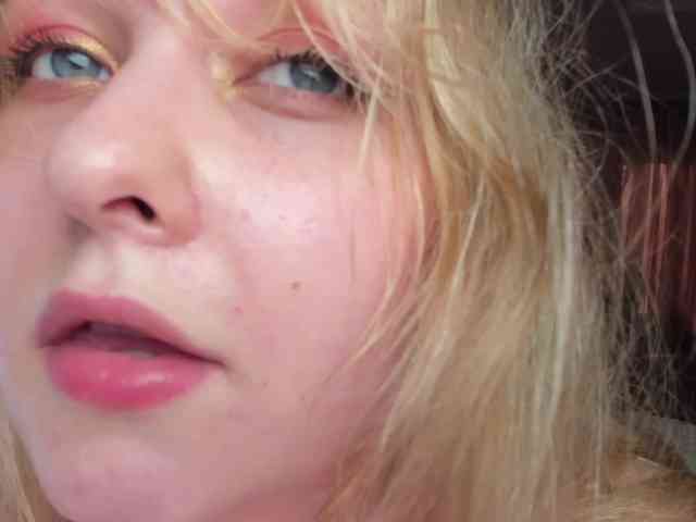 teeencute Live Webcam on BongaCams