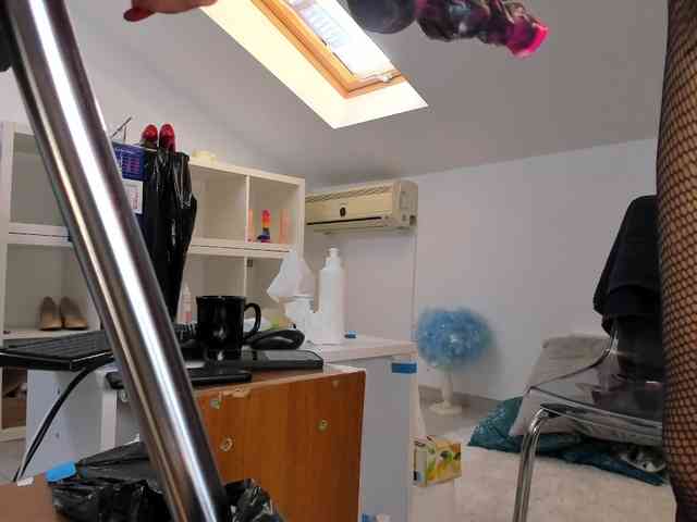 karlahartley Live Webcam on {site_name}