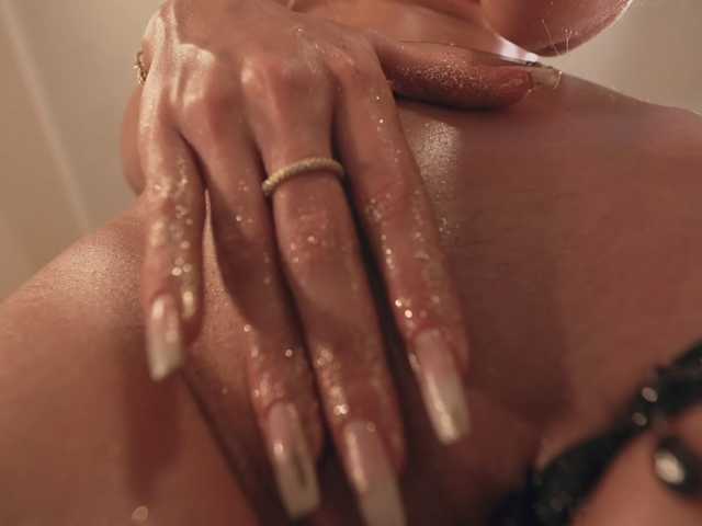 HEYBANANA's BongaCams profile