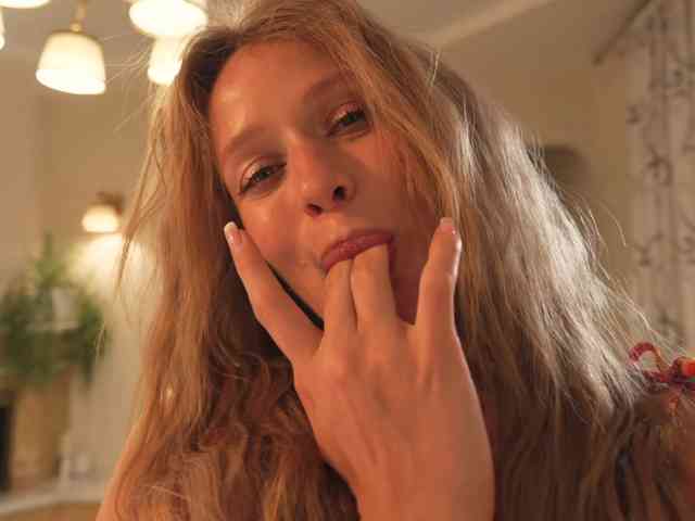 HEYBANANA Live Webcam on BongaCams