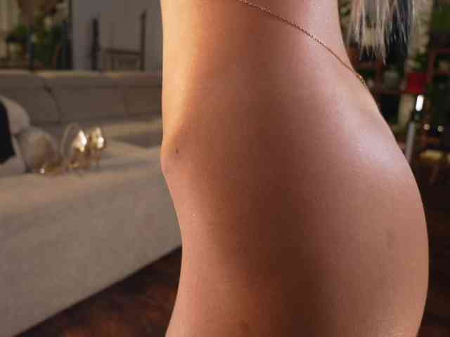 HEYBANANA's webcam live show