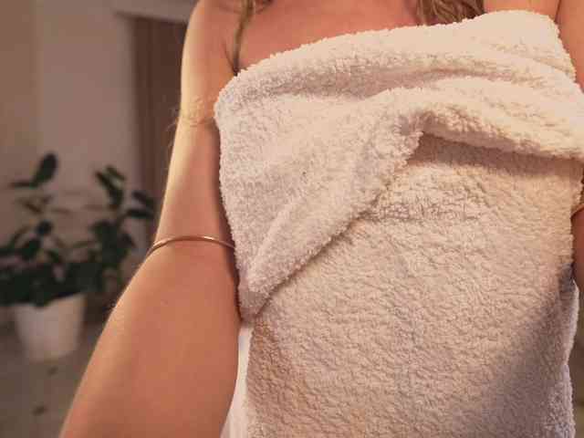 HEYBANANA Live Webcam on BongaCams