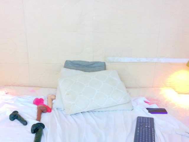 tiny-whore Live Cam on BongaCams