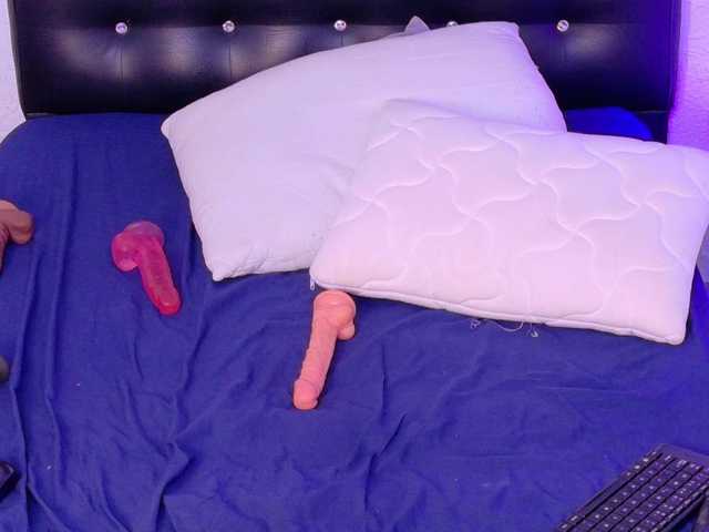 tiny-whore's BongaCams show and profile