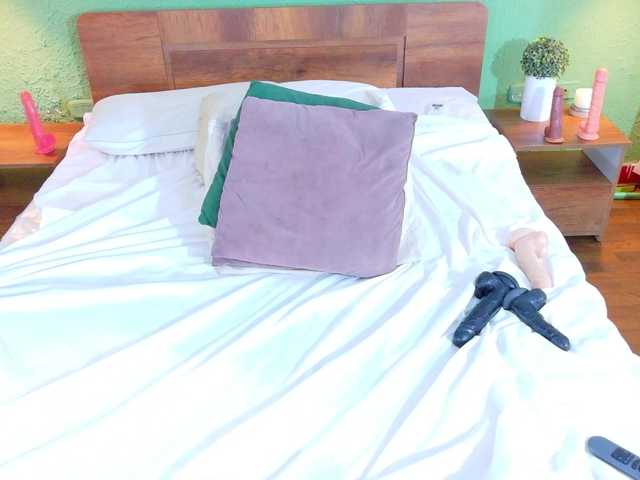 tiny-whore's BongaCams show and profile