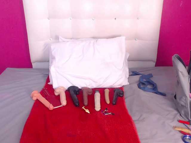 tiny-whore's BongaCams show and profile