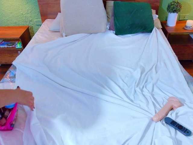 tiny-whore's BongaCams show and profile