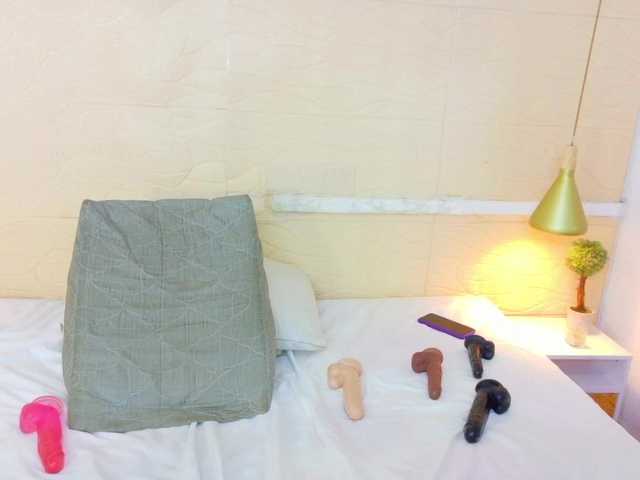 tiny-whore's BongaCams show and profile