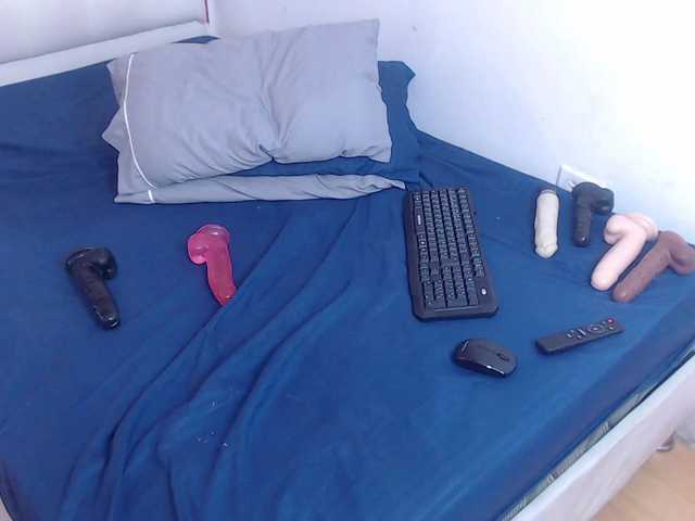 tiny-whore's BongaCams show and profile