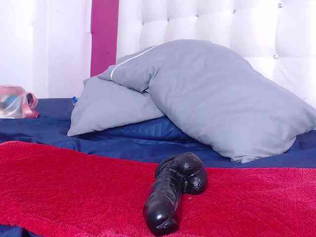 tiny-whore Live Webcam on BongaCams