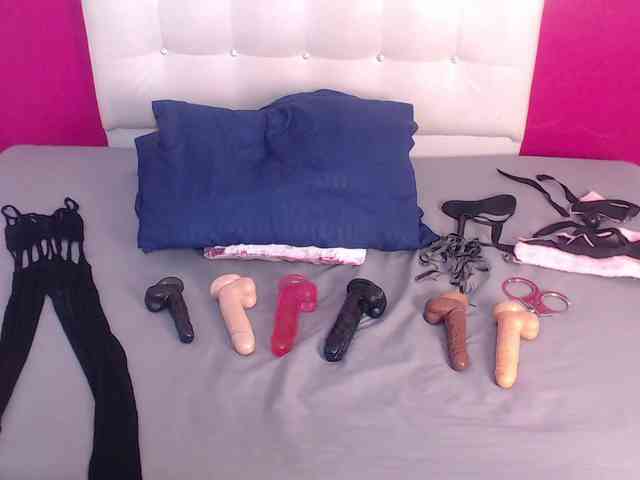 tiny-whore Live Webcam on BongaCams