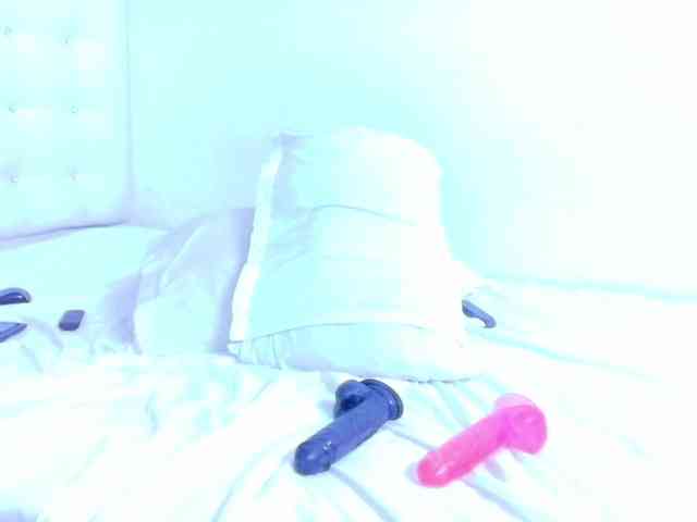 tiny-whore Live Webcam on BongaCams