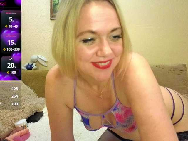  YourXQueen chat room