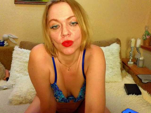 YourXQueen's BongaCams show and profile