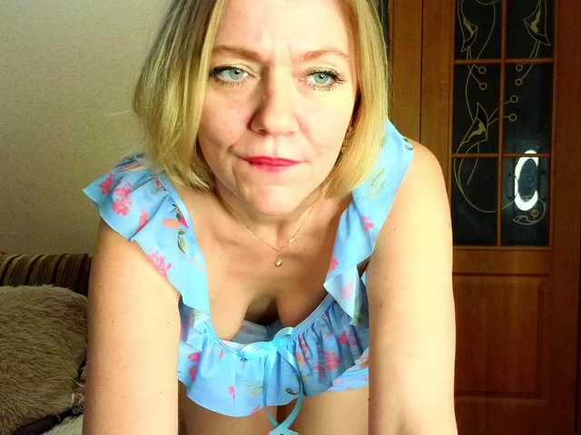 YourXQueen's BongaCams show and profile