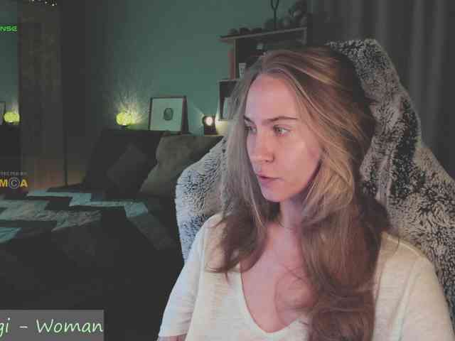 eva-adamova Live Webcam on BongaCams