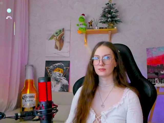 -Lovely's BongaCams show and profile