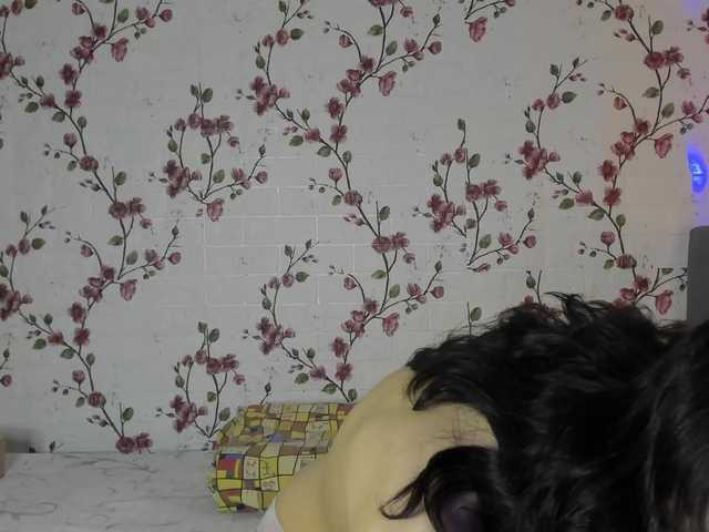 ReginaShine's BongaCams show and profile