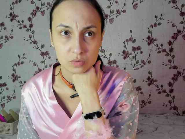 ReginaShine Live Webcam on BongaCams