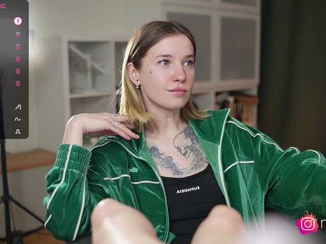 mel-collins's BongaCams show and profile