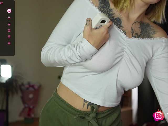 mel-collins's BongaCams show and profile