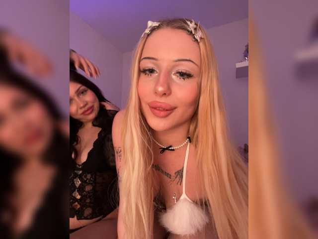 CutieMolly's BongaCams show and profile