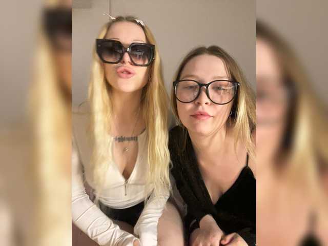 CutieMolly's BongaCams show and profile