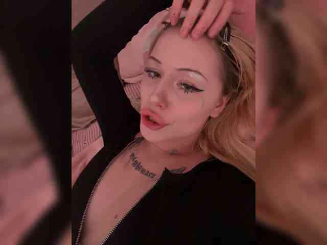 CutieMolly Live Webcam on BongaCams