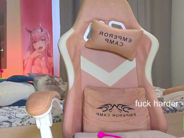 CaseyLaBow's BongaCams show and profile