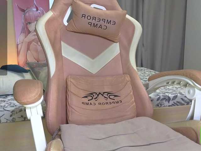 CaseyLaBow's BongaCams show and profile