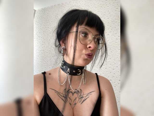 IlonaSai's BongaCams show and profile