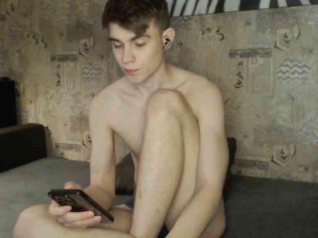 Twink-Oliver Live Webcam on BongaCams