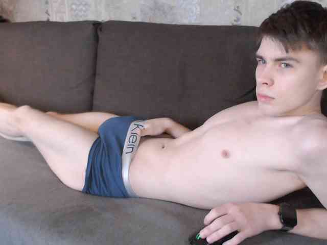 Twink-Oliver Live Webcam on BongaCams