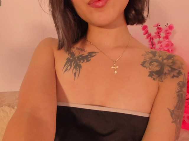 Skinnydoll1's BongaCams show and profile