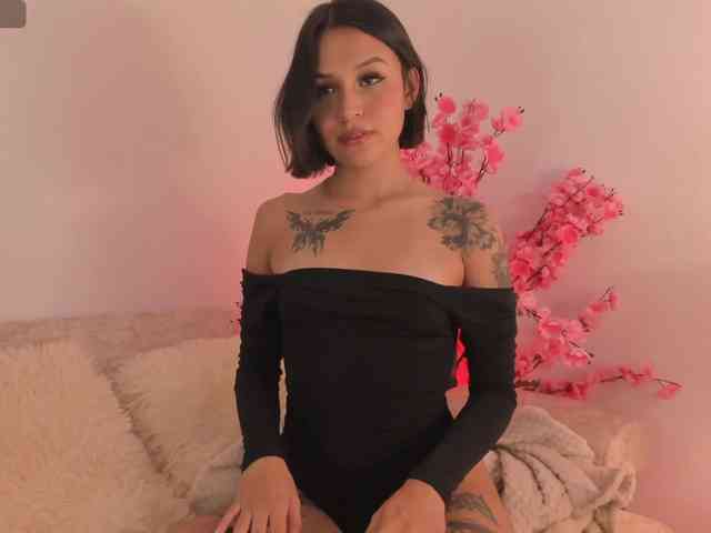 Skinnydoll1 Live Webcam on BongaCams