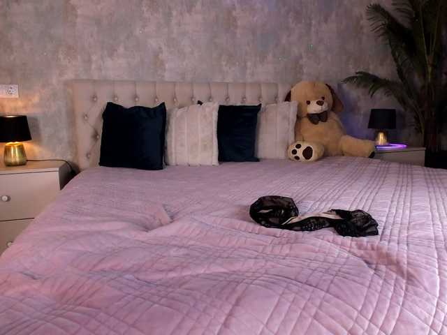 Raisa1gee's BongaCams show and profile