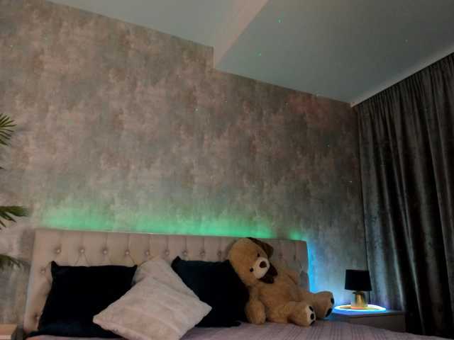 Raisa1gee's BongaCams show and profile